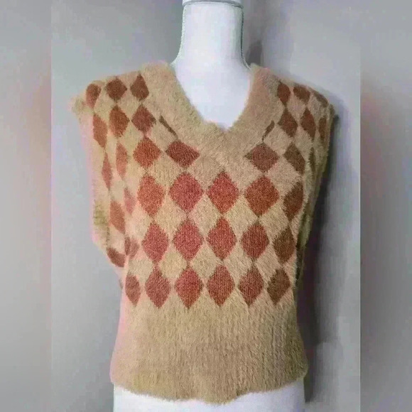 Diamond Patterned Knit Vneck Sweater Vest Size Small - Picture 1 of 7